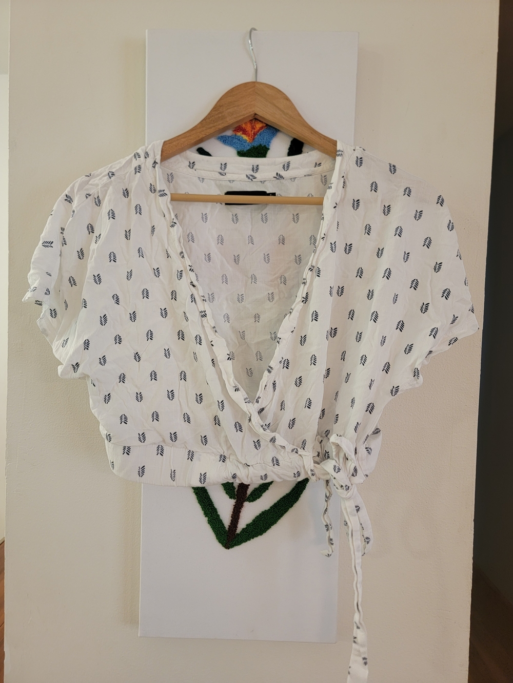 Silver Jeans White Crop Wrap Top with Navy Print